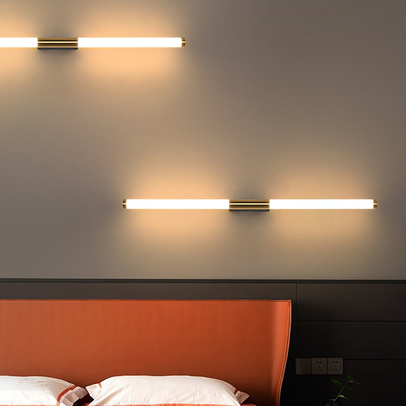 Lámpara de pared recta de metal de estilo moderno de espejo led dorado para el baño