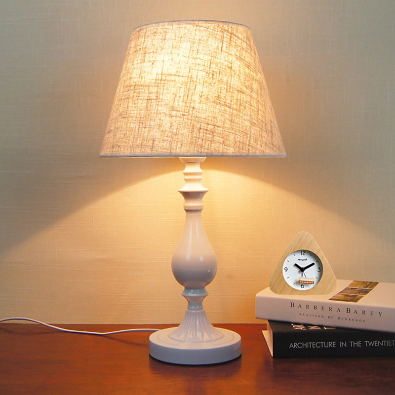 Urn-Shaped Metallic Desk Lamp Modernist 1 Bulb White Table Light with Fabric Shade