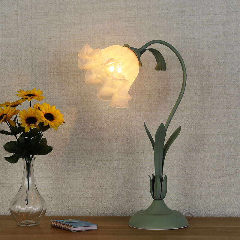 Modernism Flower-shape Night Table Lamps Metal 1 Light Nightstand Lamp in Green