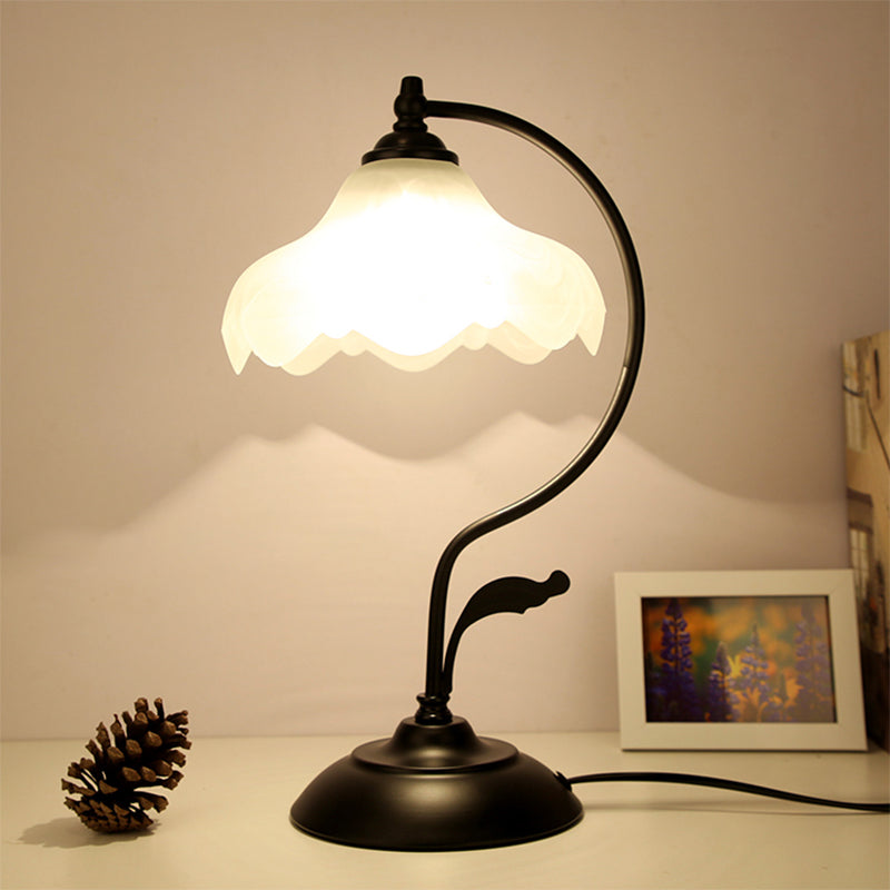 1 Light Modernism Night Table Lamps Metal Nightstand Lamp for Bedroom in Black