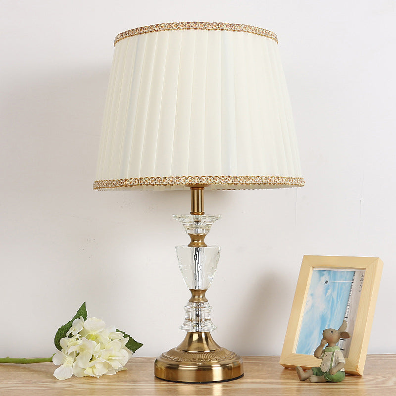 1 lamp slaapkamer tafellicht eenvoudige gouden nachtverlichting met urnvormige kristalbasis