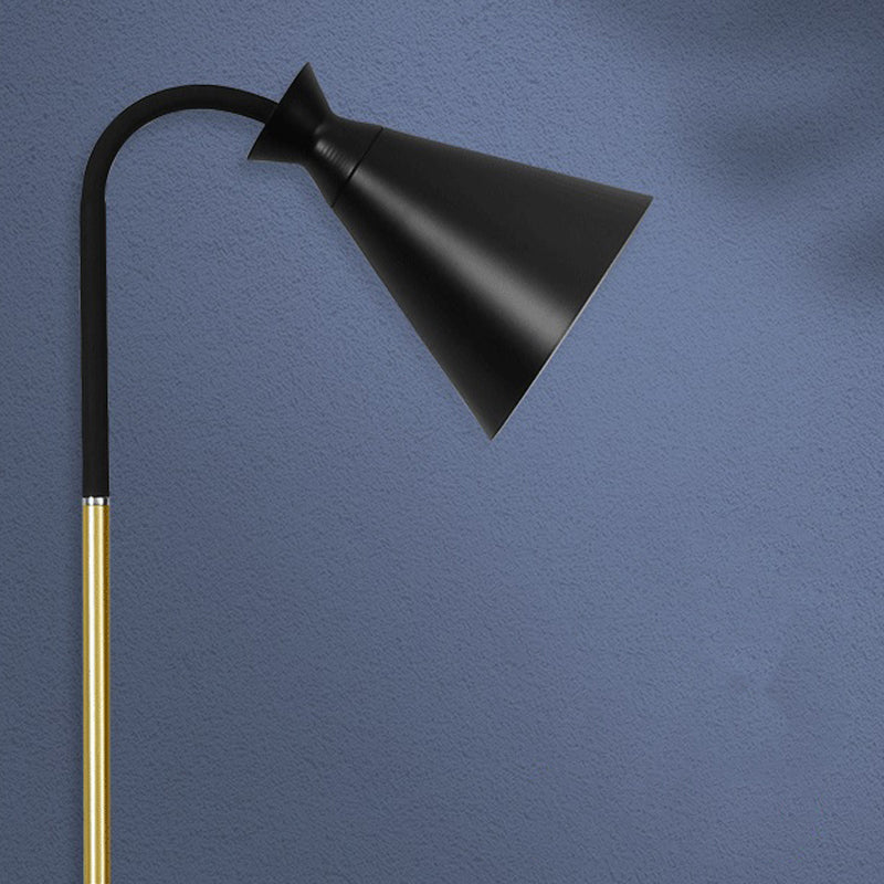 1 lichte kegelvormige vloerlamp eigentijdse metalen standaardlampen voor woonkamer