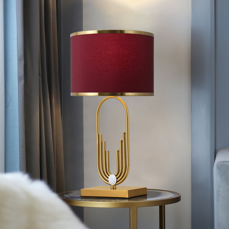 Postmoderne Augenpflege -Tischlampe Minimalist Metal Night Stand Light für Wohnzimmer