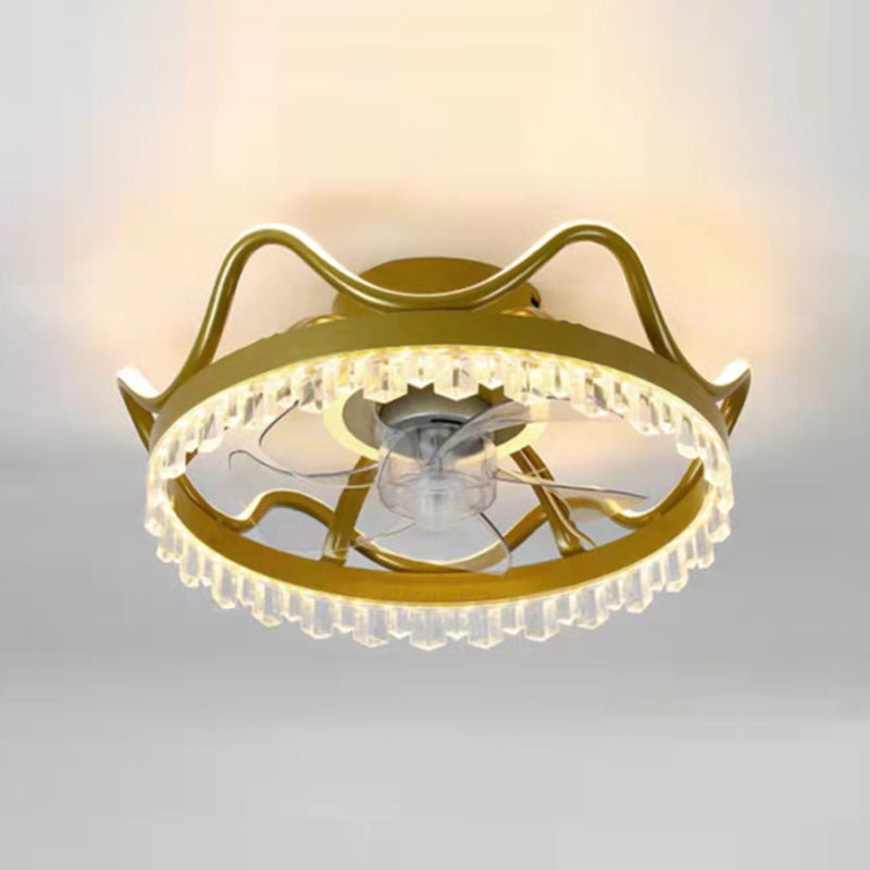 Lampe de plafond de forme de couronne.