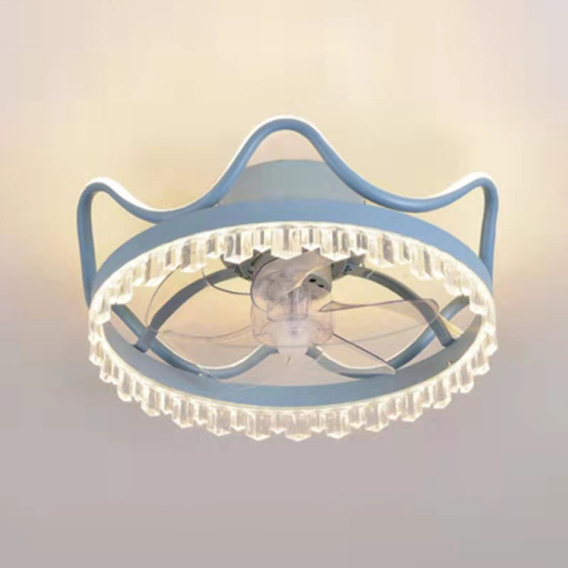 Lampe de plafond de forme de couronne.