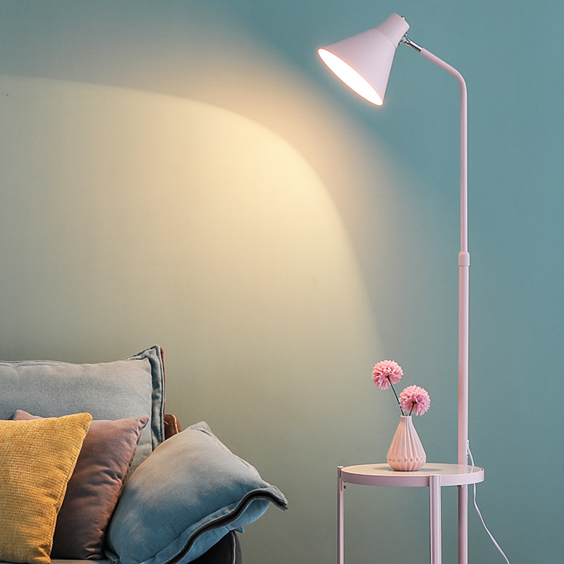 Moderne metalen vloer leeslamp kegel 1-licht vloerlicht met lade voor woonkamer