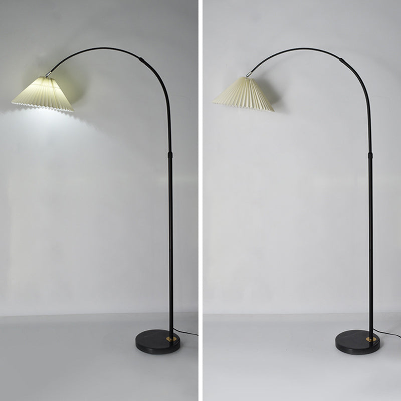 Lámparas de cono de 1 luces Modernismo Lámparas estándar de tela para sala de estar