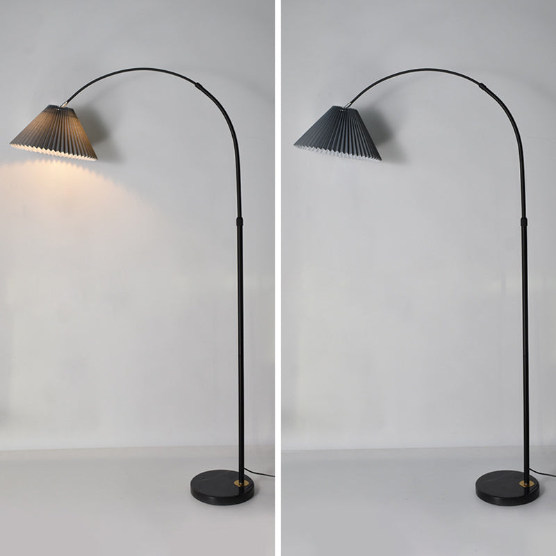 Lámparas de cono de 1 luces Modernismo Lámparas estándar de tela para sala de estar