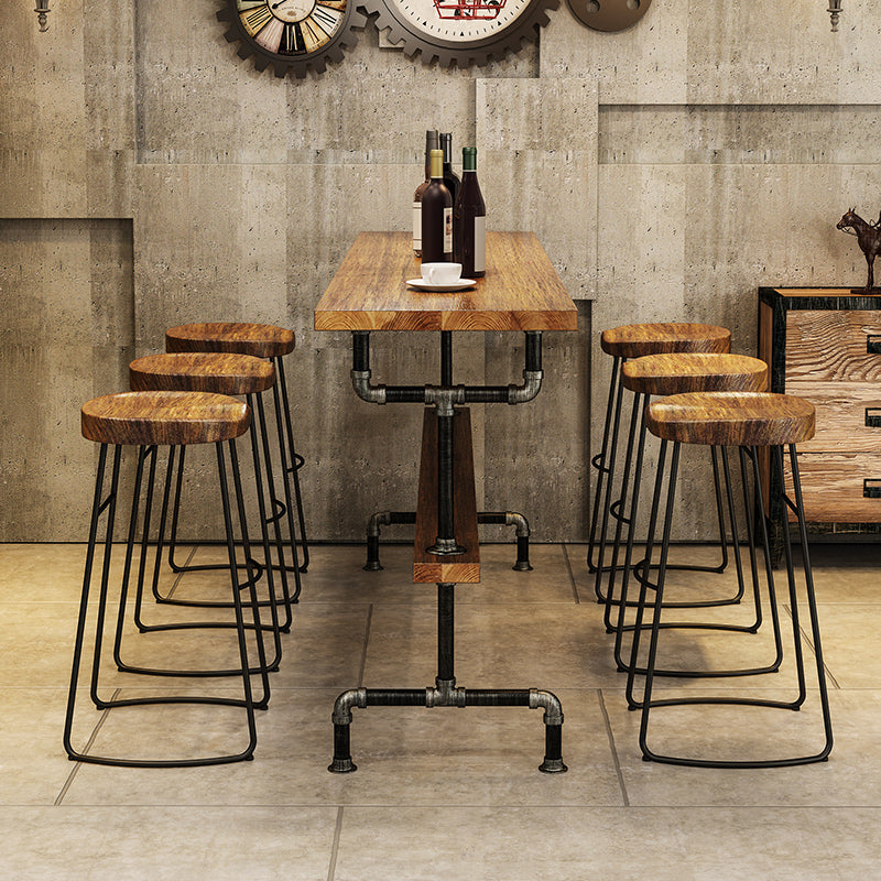Sgabello da bar in ferro nero in stile industriale contropiede in legno con sedile a sella