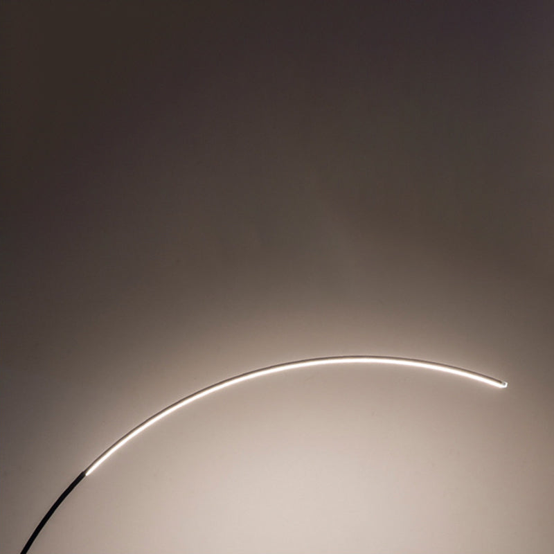 Lampadaire en forme d'arc en aluminium LED minimaliste LED debout pour le salon