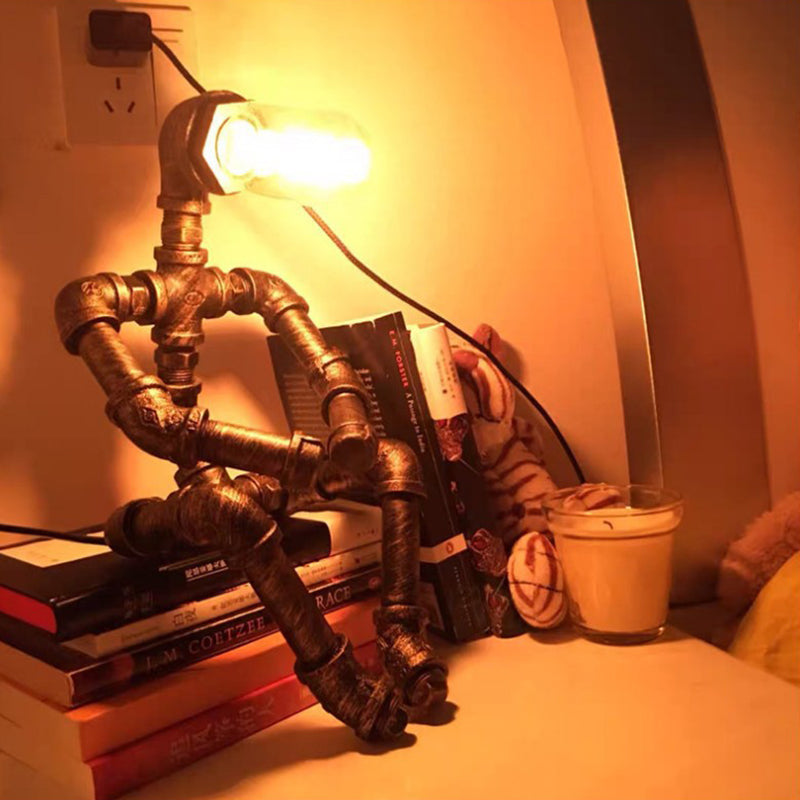 Retro -Stil Eisenrohr Tischlampe Roboterform 1 Leuchttischlampe für Schlafzimmer