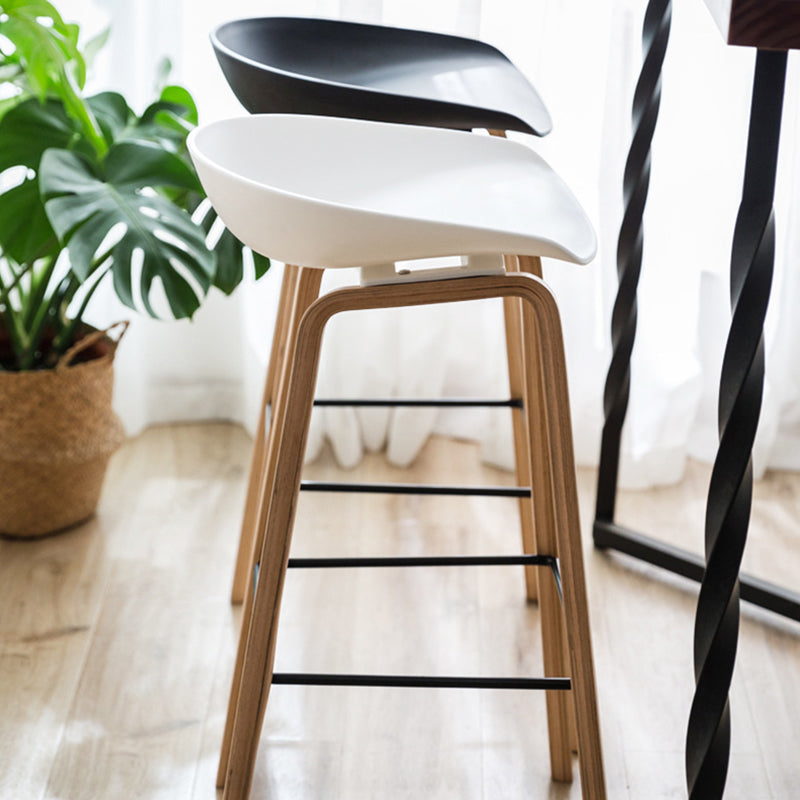 Modern Plastic Counter Stool Footrest Low Back Bucket Coffee Shop Bar Stool with Wood Legs