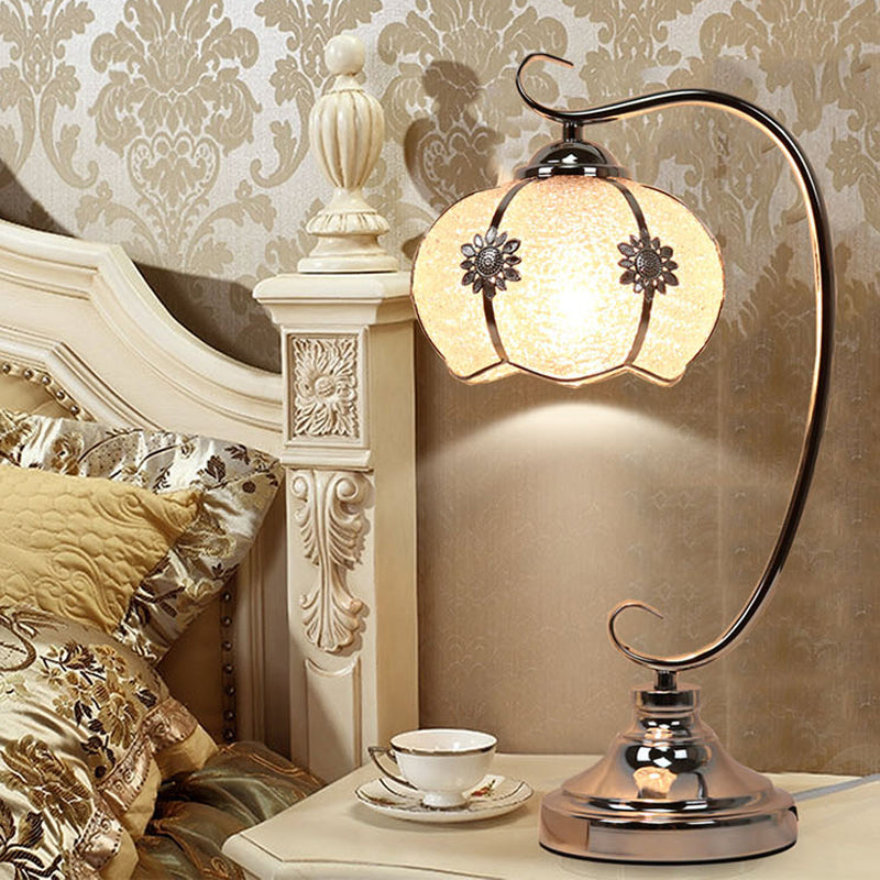 Modern Style Table Lamp Metal Flower Desk Lamp Fixture for Bedroom