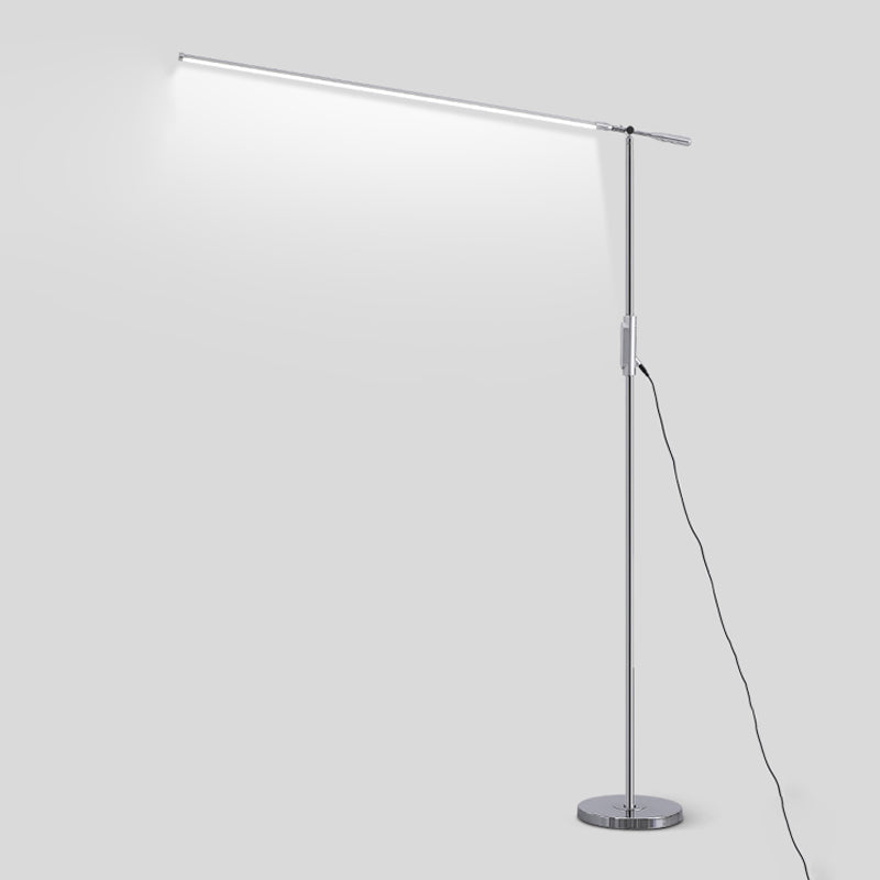 Lineaire metalen vloerlamp Moderne zilveren LED Standlicht met verstelbare gewricht