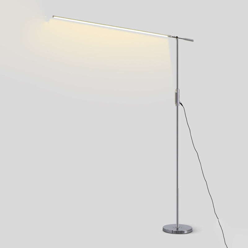 Lineaire metalen vloerlamp Moderne zilveren LED Standlicht met verstelbare gewricht