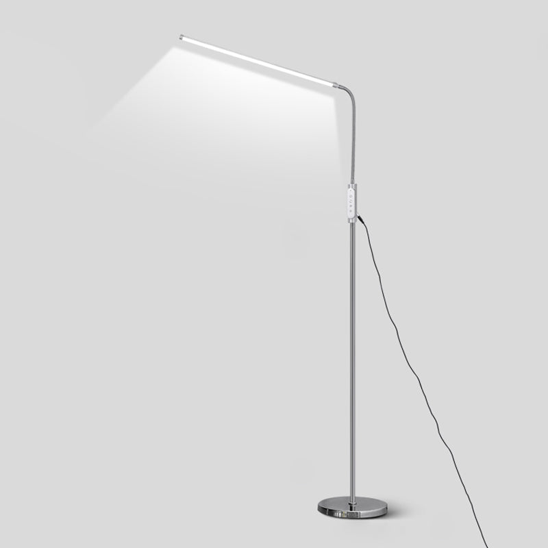 Lineaire metalen vloerlamp Moderne zilveren LED Standlicht met verstelbare gewricht