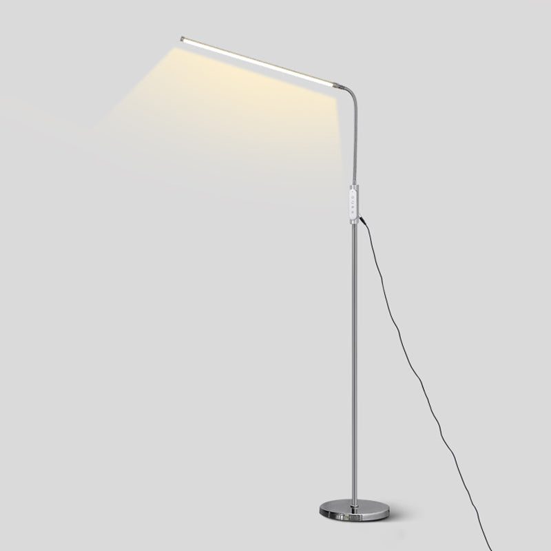 Lineaire metalen vloerlamp Moderne zilveren LED Standlicht met verstelbare gewricht