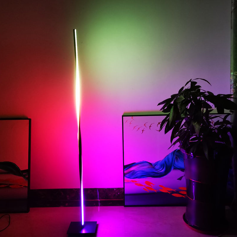 Metalen lineaire vloerlampen moderne stijl 1 lichte standaardlampen voor woonkamer