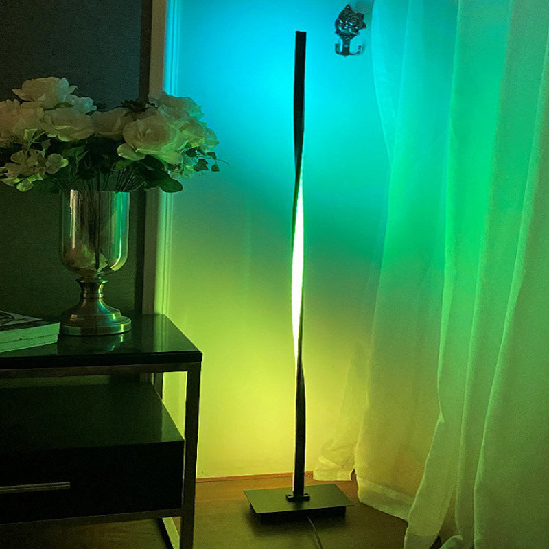 Metalen lineaire vloerlampen moderne stijl 1 lichte standaardlampen voor woonkamer