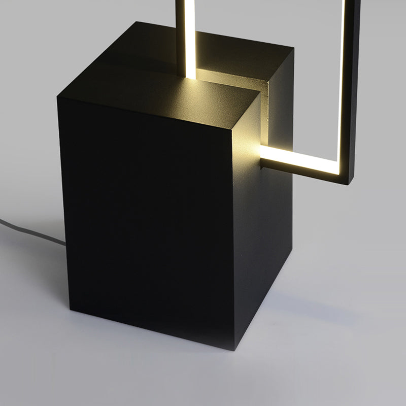 Geometrische Form Metallbodenbeleuchtung moderner Stil 1 Lichtbodenleuchte in Schwarz