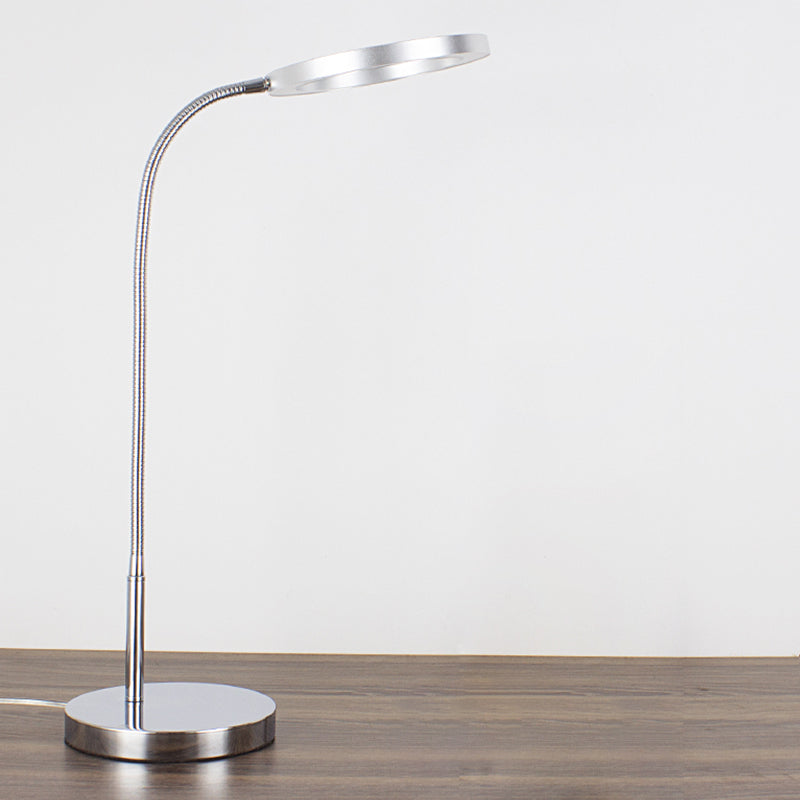 Lampada da tavolo da notte lineare stile moderno in metallo leggero leggero in argento