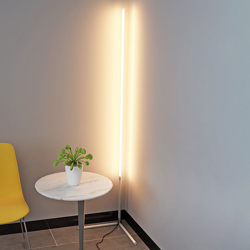 Lampada da pavimento a forma lineare contemporanea in metallo a 1 luce