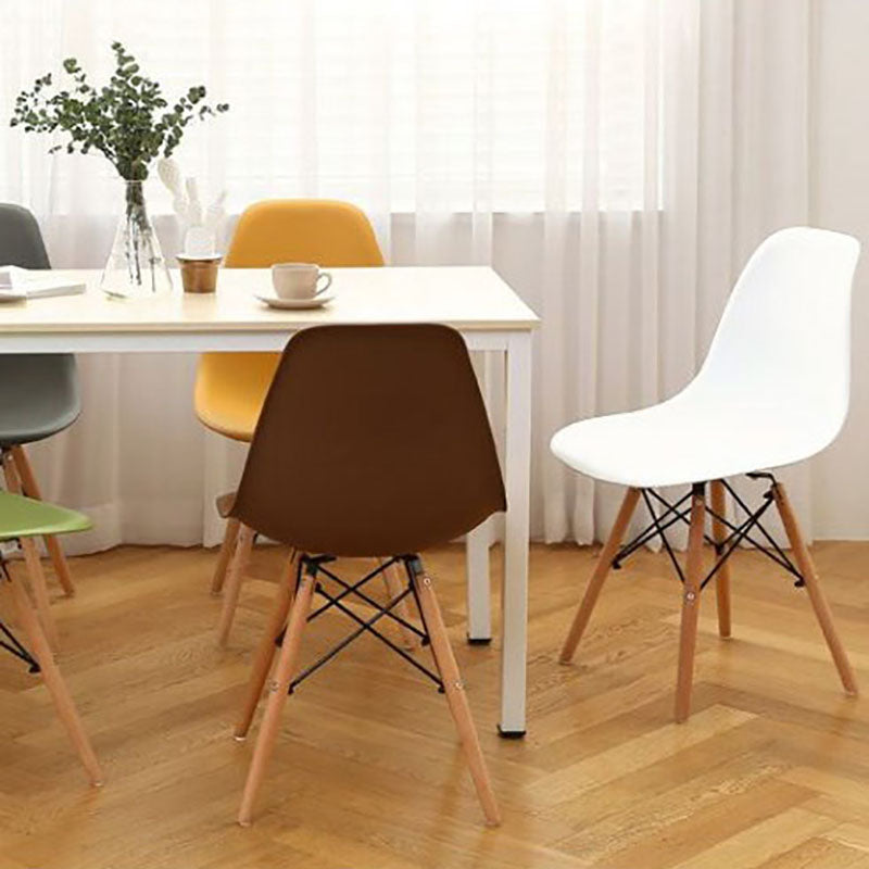 Chaises de cuisine de style contemporain pour manger des chaises latérales sans bras avec des jambes en bois