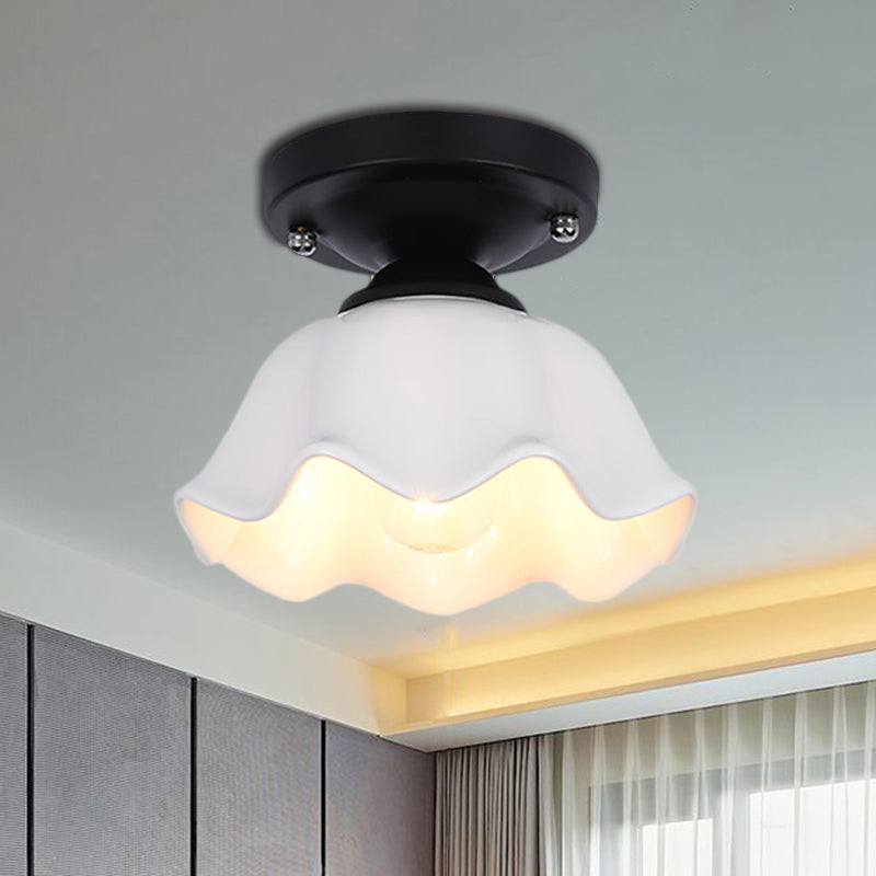 Überbesserte Wohnzimmer Semi Flush Industrial Milky Glass Eine helle schwarze Beleuchtungsbehandlung