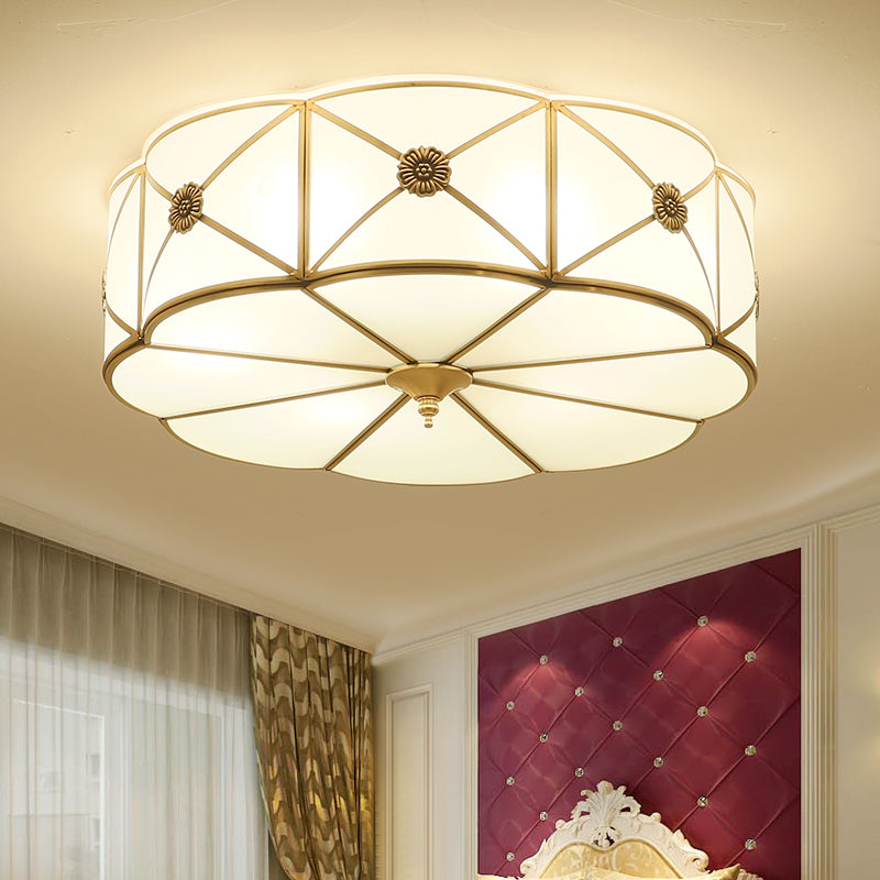 Gouden koperen plafondverlichting armaturen traditionele trommelplafond gemonteerde lamp met glazen schaduw