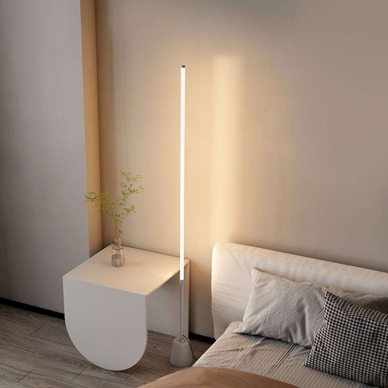 Lampada da pavimento a forma lineare Metal contemporanea 1 illuminazione a pavimento leggera