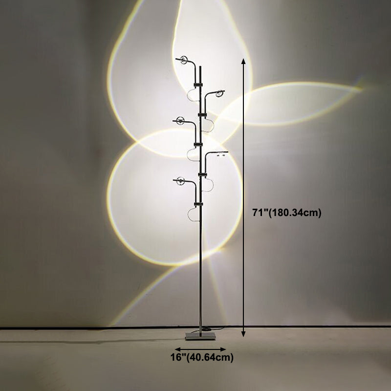 Zeitgenössische lineare Stehlampe Metall LED -Bodenlicht in Silber für Wohnzimmer