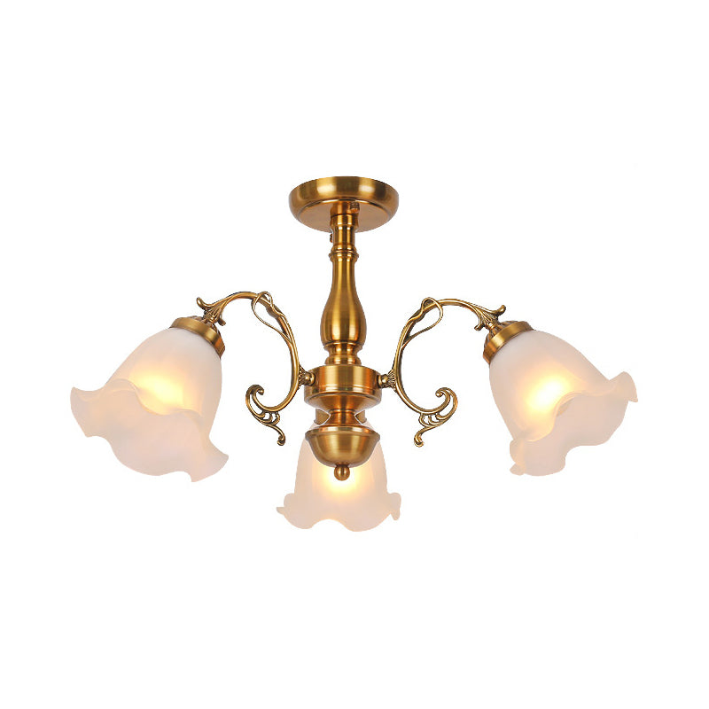 Traditionele metalen semi -spoeling lamp slaapkamer plafondverlichting met bloemglasschaduw