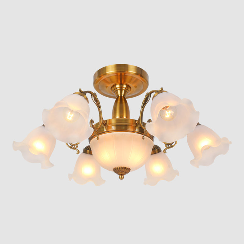 Traditionele metalen semi -spoeling lamp slaapkamer plafondverlichting met bloemglasschaduw