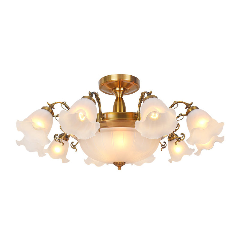 Traditionele metalen semi -spoeling lamp slaapkamer plafondverlichting met bloemglasschaduw