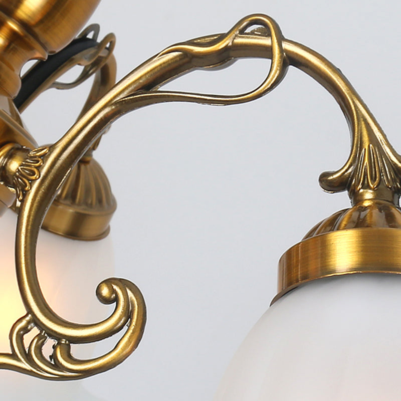 Traditionele metalen semi -spoeling lamp slaapkamer plafondverlichting met bloemglasschaduw