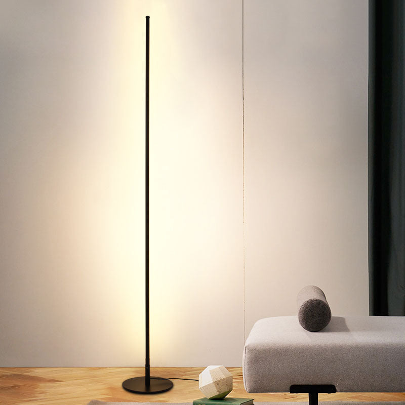 Stile contemporaneo Lampada da pavimento lineare Metal 1 Lampada leggera a pavimento in nero