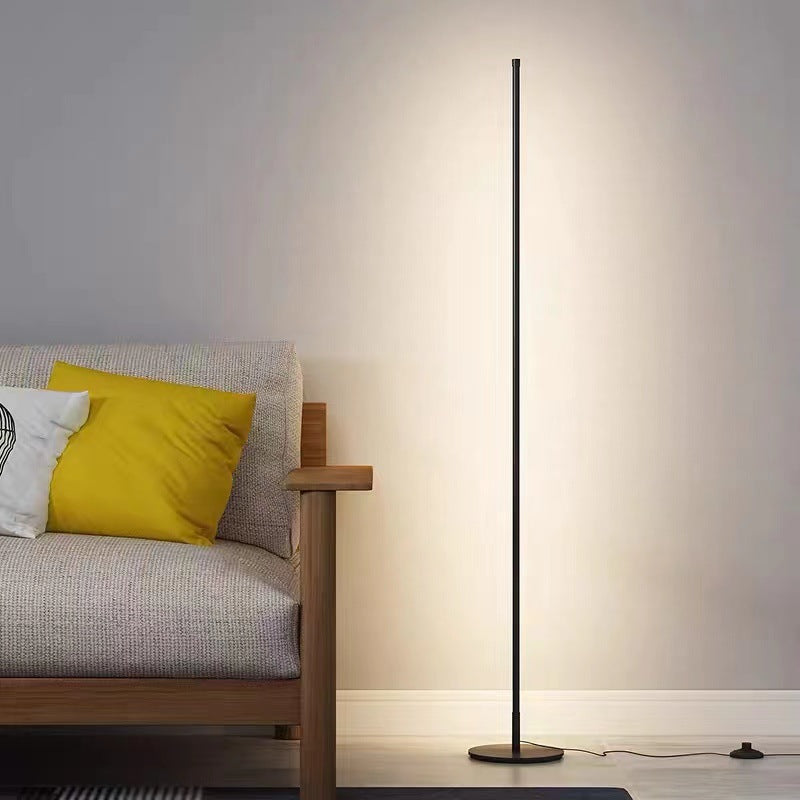 Stile contemporaneo Lampada da pavimento lineare Metal 1 Lampada leggera a pavimento in nero