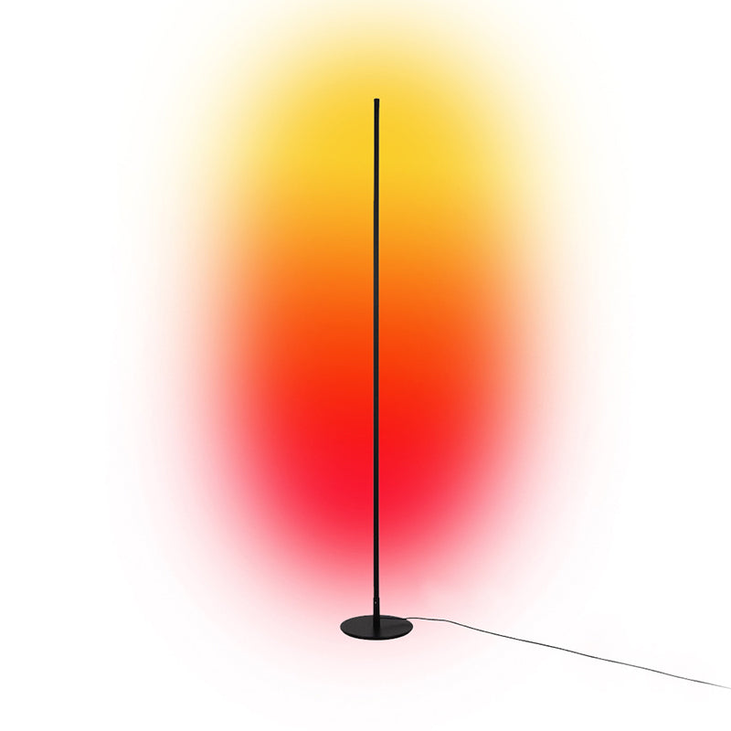 Hedendaagse stijl lineaire vloerlamp metaal 1 lichte vloerlichtarmaturen in zwart