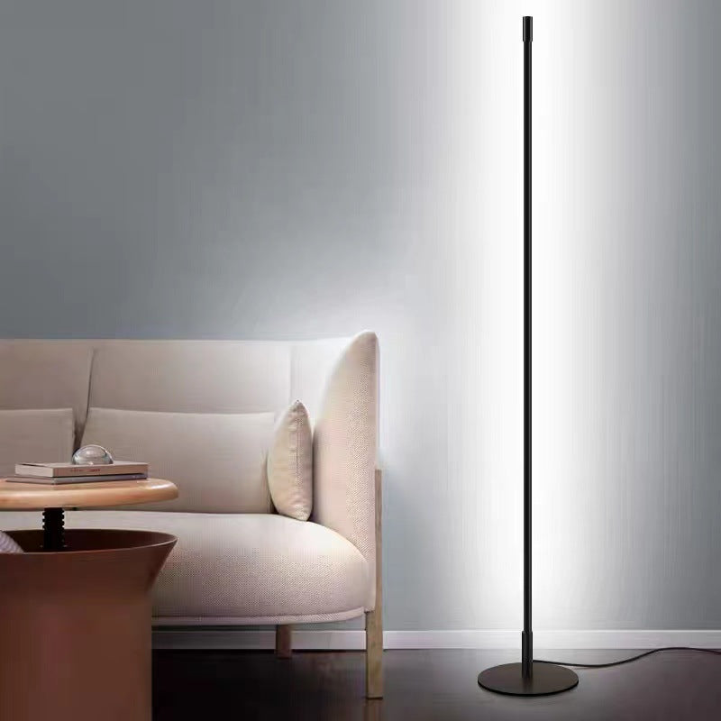 Stile contemporaneo Lampada da pavimento lineare Metal 1 Lampada leggera a pavimento in nero