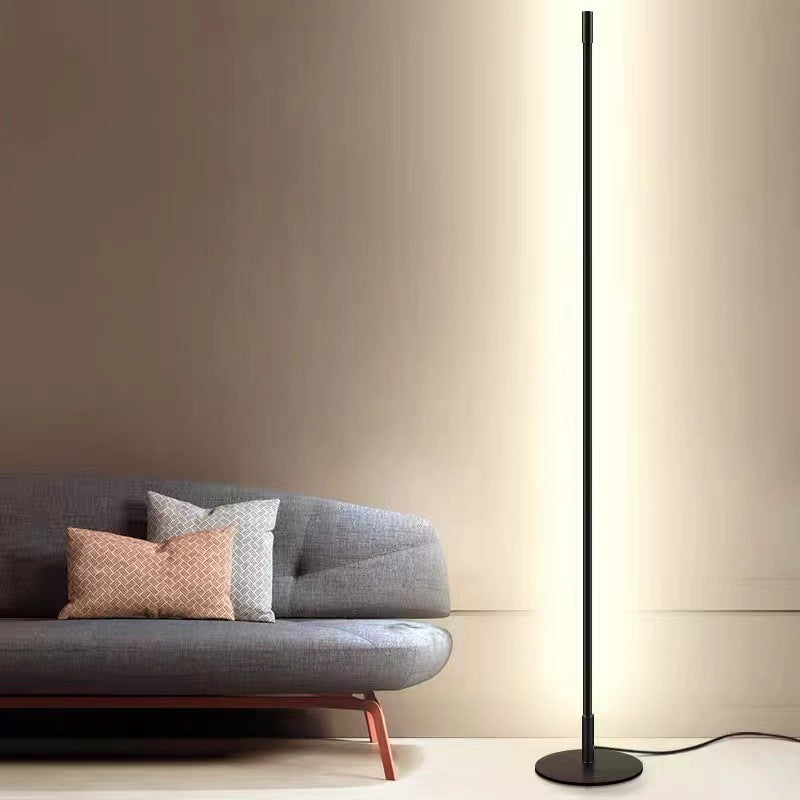 Stile contemporaneo Lampada da pavimento lineare Metal 1 Lampada leggera a pavimento in nero