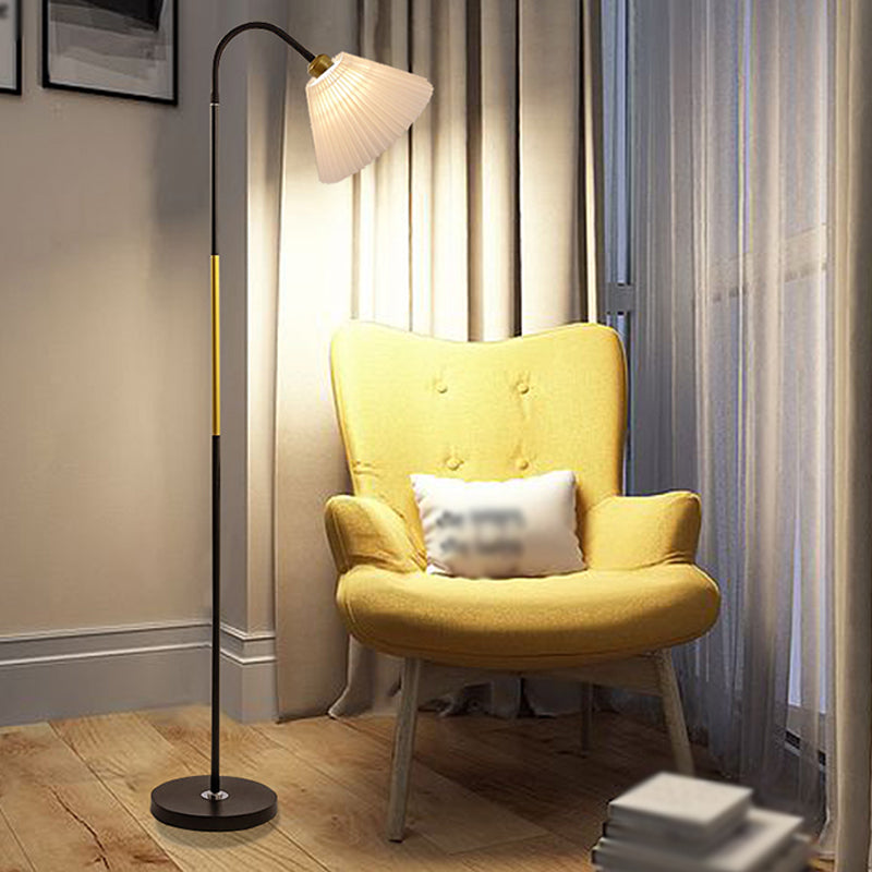 Modern Simple Iron Floor Lamp Colorful Bulb Floor Light with Cloth Shade for Bedroom