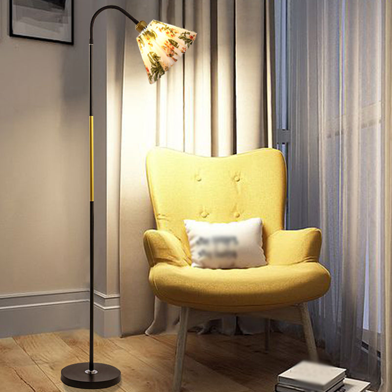 Modern Simple Iron Floor Lamp Colorful Bulb Floor Light with Cloth Shade for Bedroom