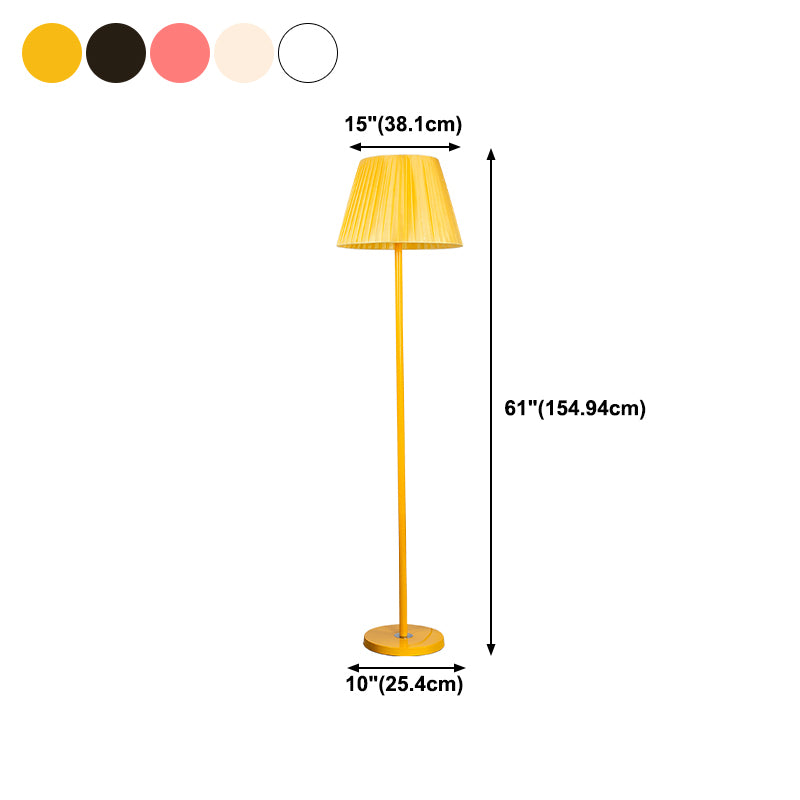 Geometrische Form Metallbodenbeleuchtung moderner Stil Eins Lichtbodenleuchten