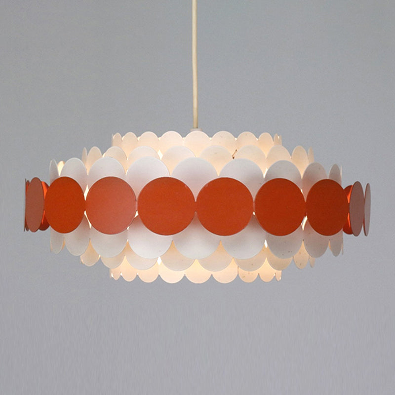 Lustre de style moderne.