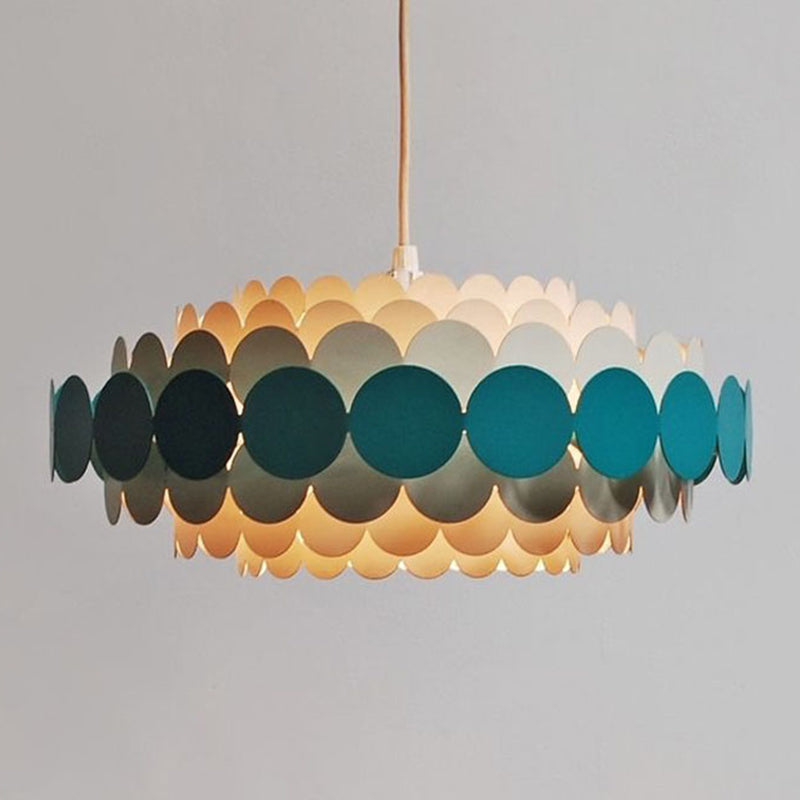 Lustre de style moderne.