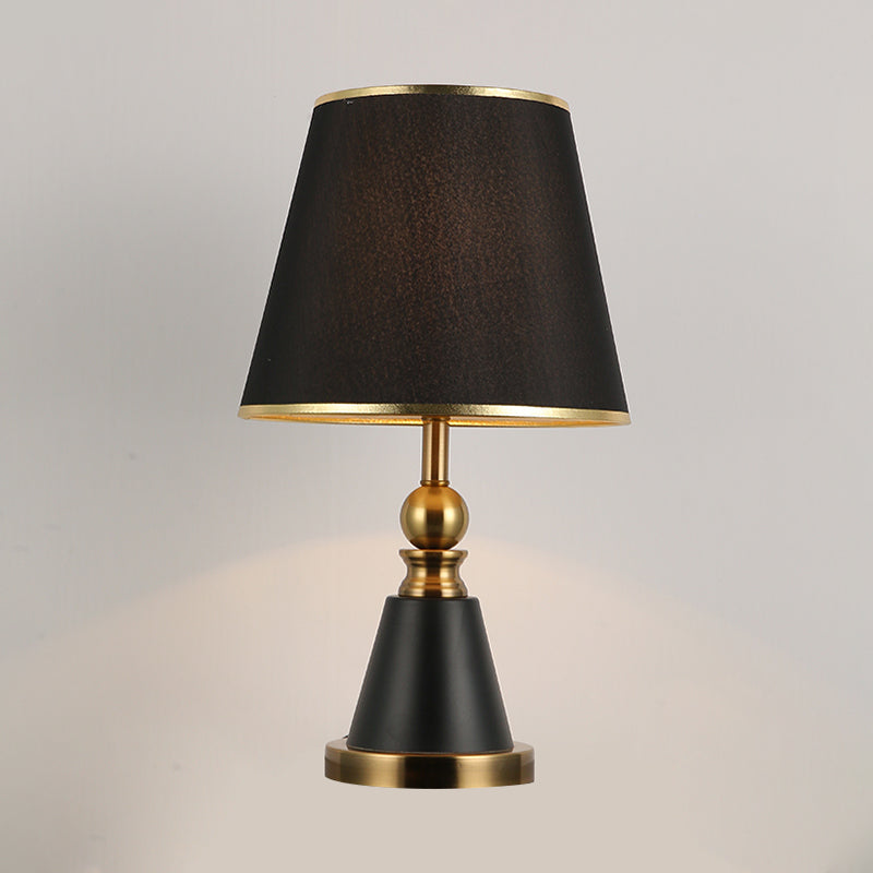 Lampada da tavolo in metallo semplice moderno Acrilico Acrilico a forma di cilindro a forma di lampadina per camera da letto