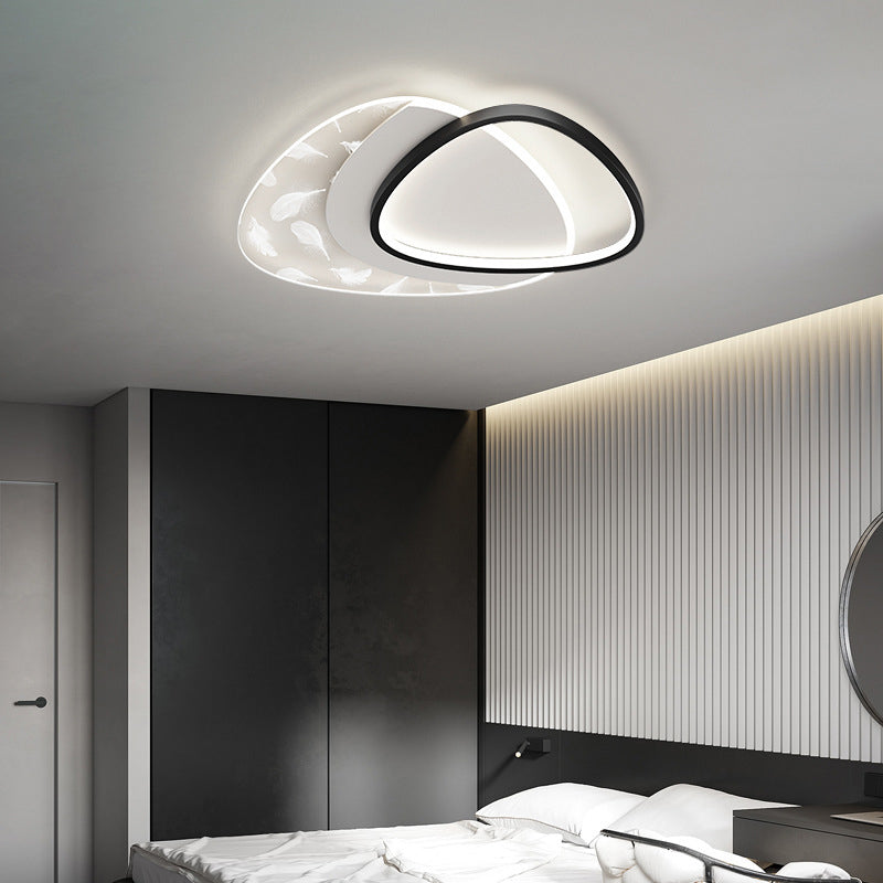 Triangolo a filo triangolare contemporaneo Metal 2 Light Flush Monte Affermazione Luce del soffitto