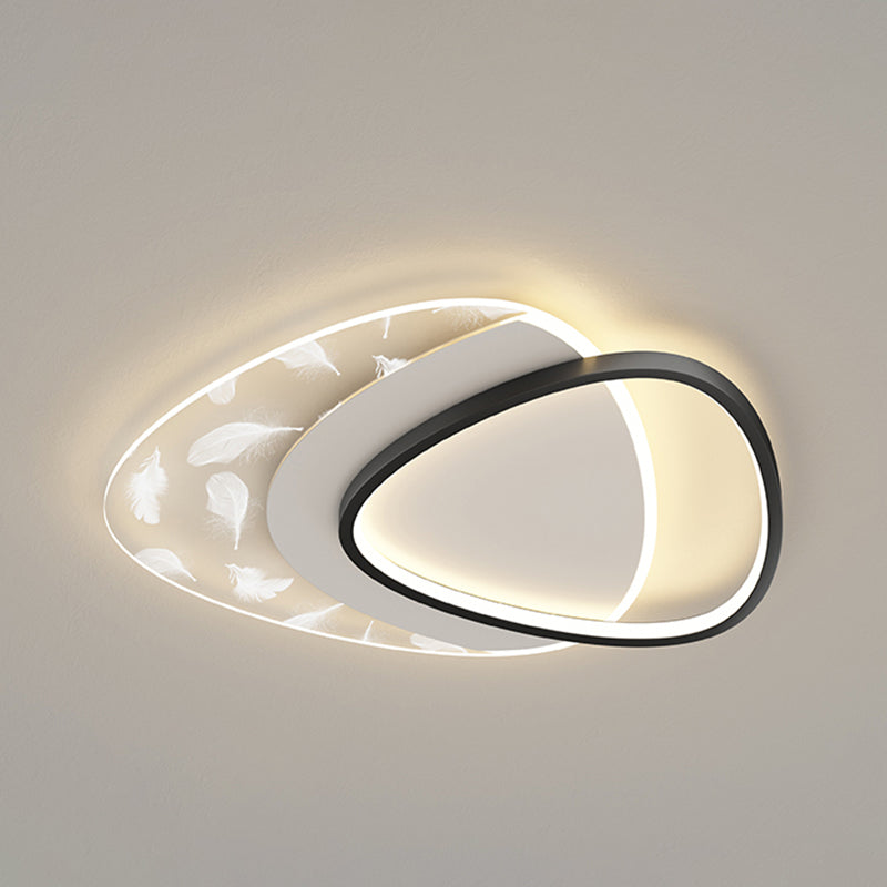 Triangolo a filo triangolare contemporaneo Metal 2 Light Flush Monte Affermazione Luce del soffitto