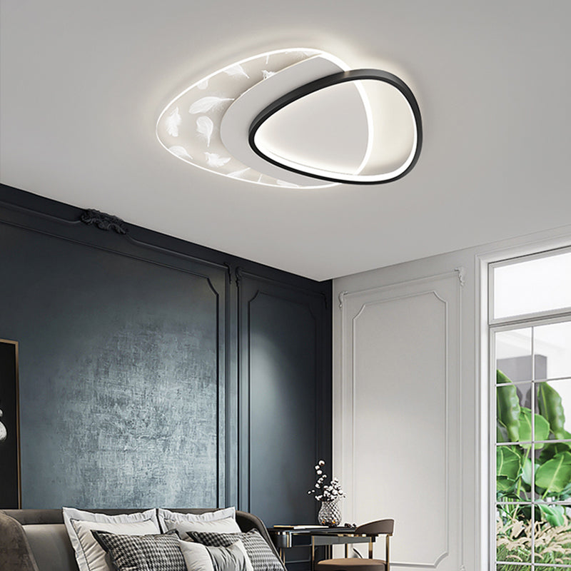 Triangolo a filo triangolare contemporaneo Metal 2 Light Flush Monte Affermazione Luce del soffitto