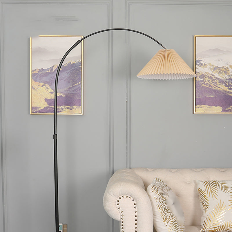 Lampe au sol colorée contemporaine Lumière de sol créative avec une teinte en tissu pour la chambre